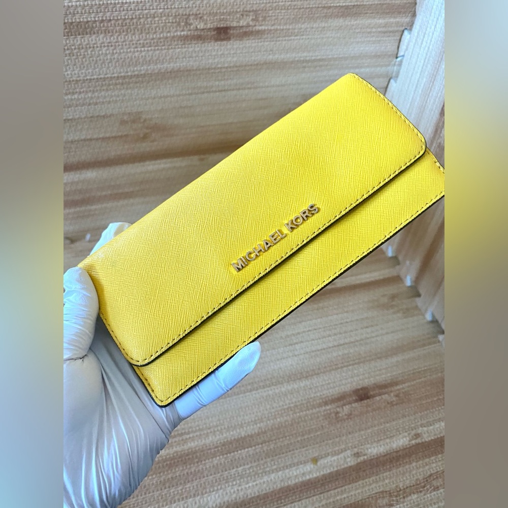 SOLD OUT Authentic Michael Kors Wallet